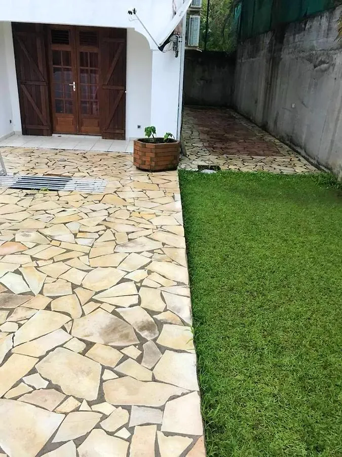 Appartement Confort A Sainte-Rose Avec Piscine Partagee